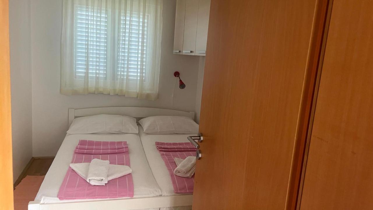 Apartment Adriana Povljana Bagian luar foto