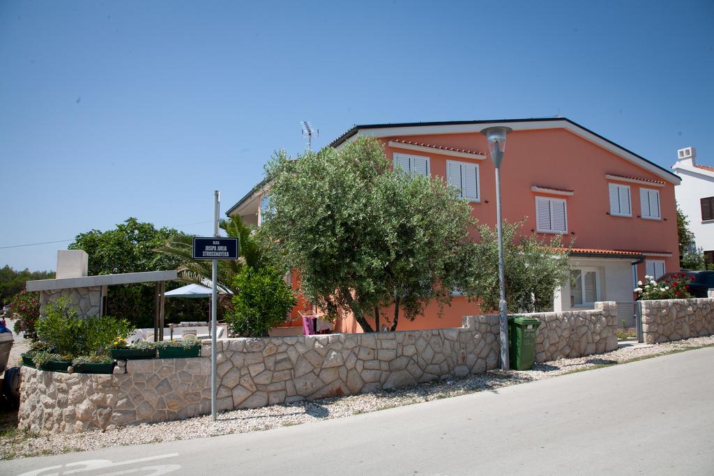 Apartment Adriana Povljana Bagian luar foto